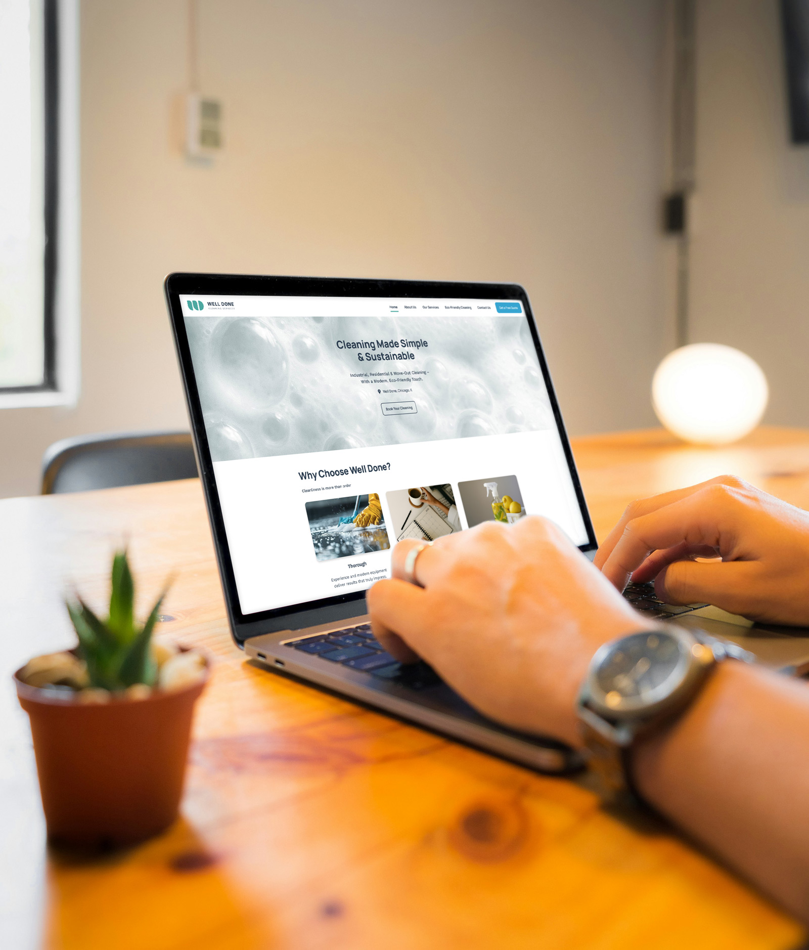 Zdjęcie laptopa ze stroną główną Well Done